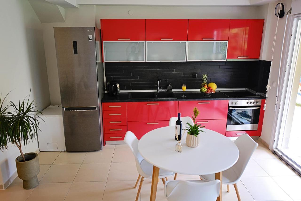 Oasis Garden House Apartment Nea Iraklitsa Exterior foto